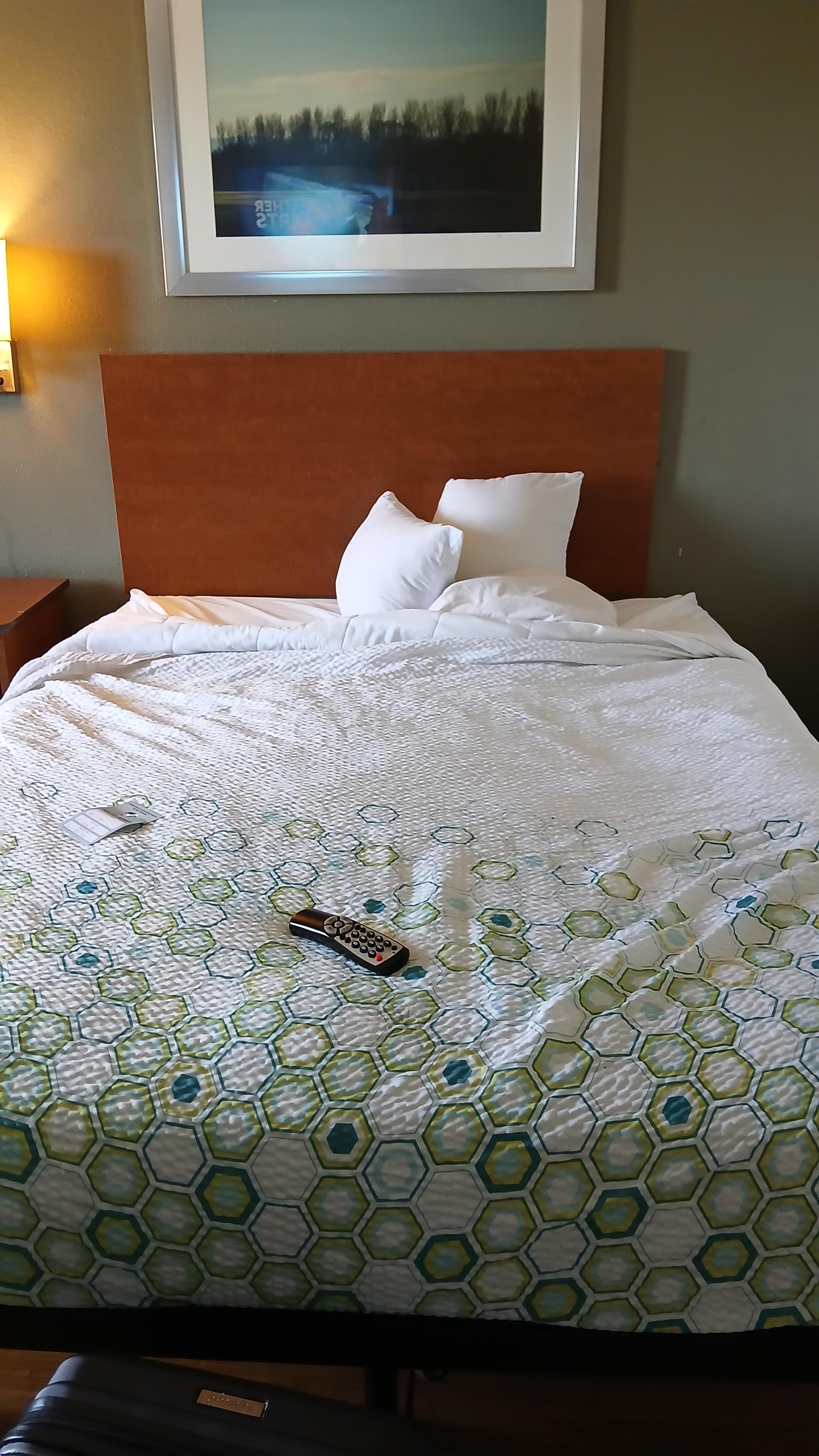 Sagging mattress and dingy linens!