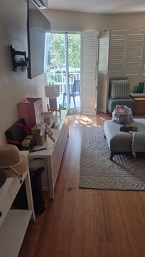 Natural light in the lounge/dining room