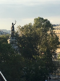 Place de la République
Und die linke Seite