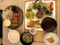 夕食ブッフェとメインのカキフライ