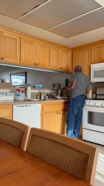 Fully equipped kitchen. Even made Gumbo!!!