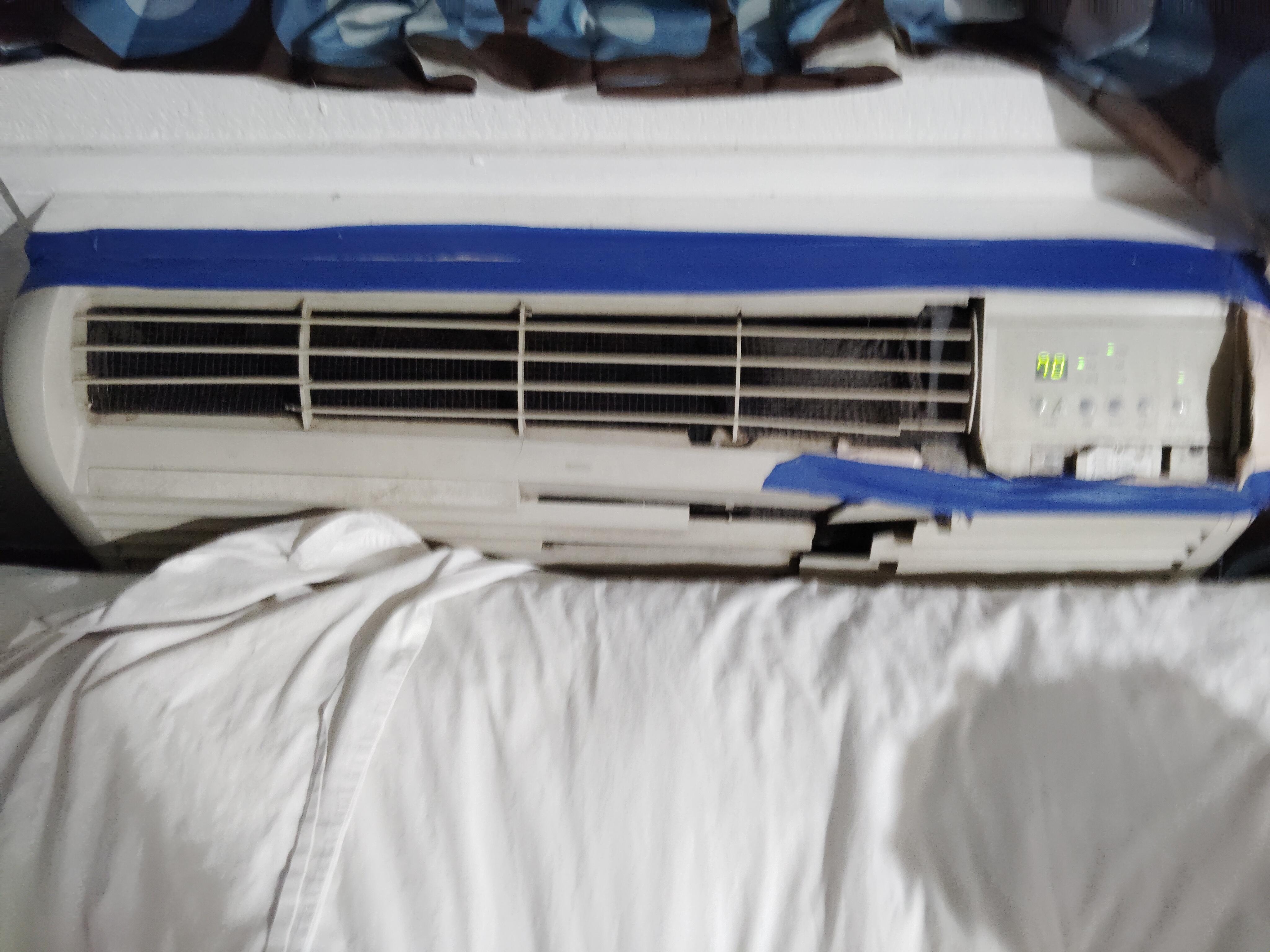 Air conditioner tapped together 