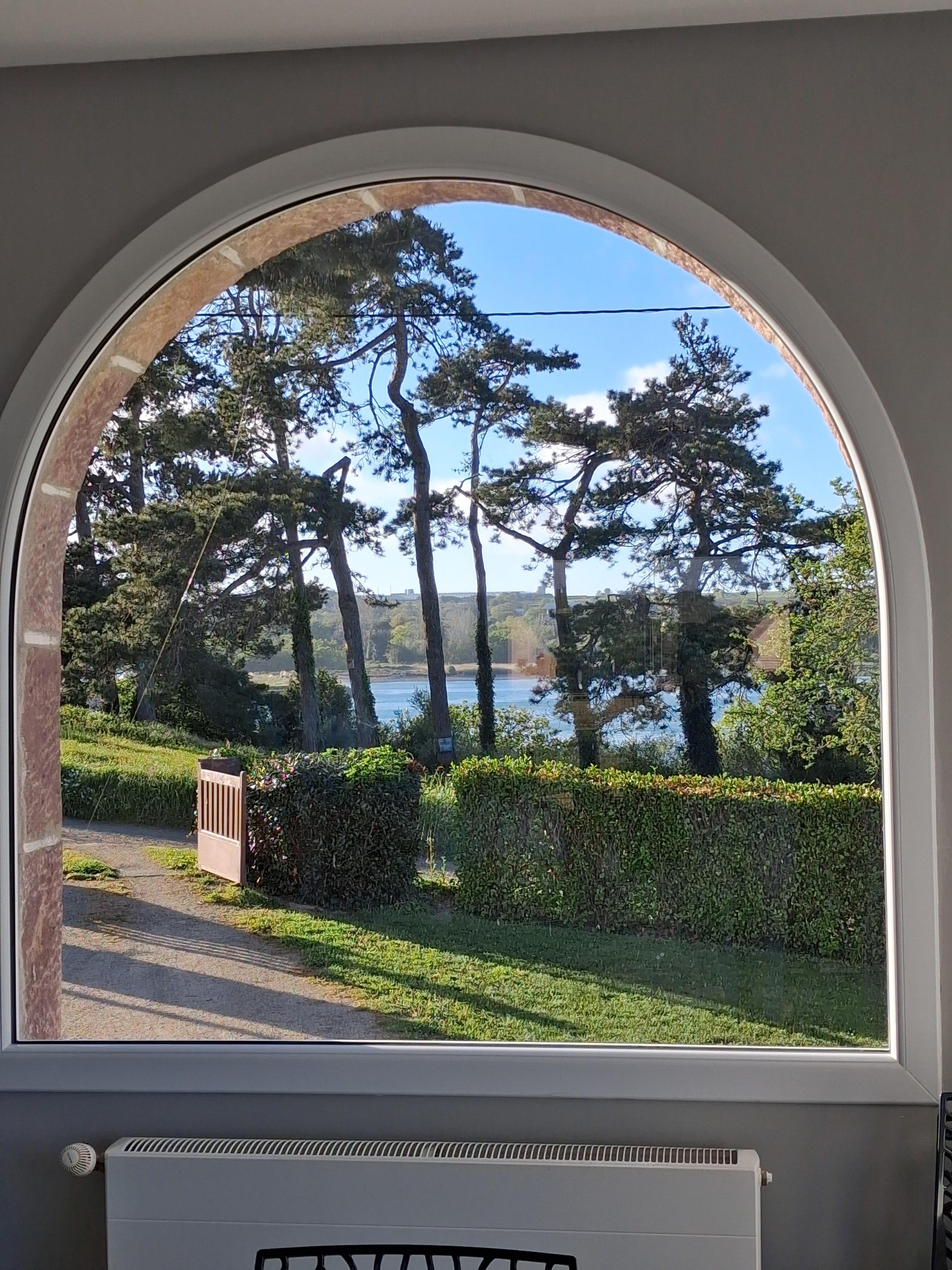 Fenêtre du séjour vue mer