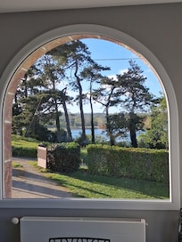 Fenêtre du séjour vue mer