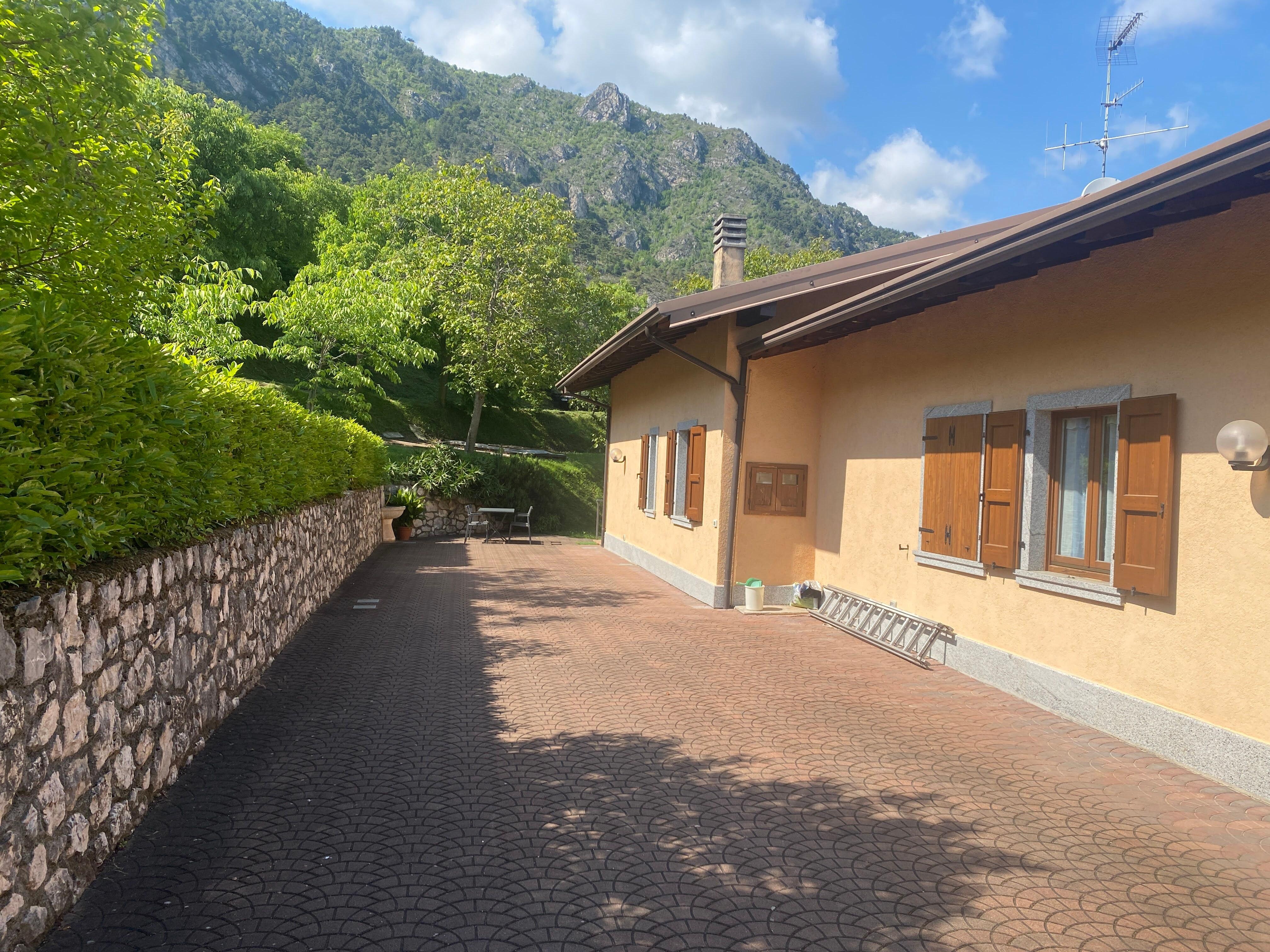 Casa Chiara patio