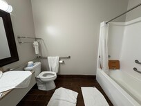 No room for dry towels or clothes within easy access to tub