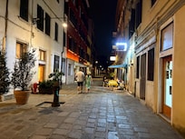 Walk up to the hotel