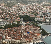 Blue dot is the location, inside the palace walls! Cathedral, vestibule, all the sights at your doorstep
