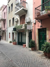 Smaragdi Rooms door onto the street
