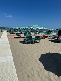 Standen rett nedenfor hotellet.