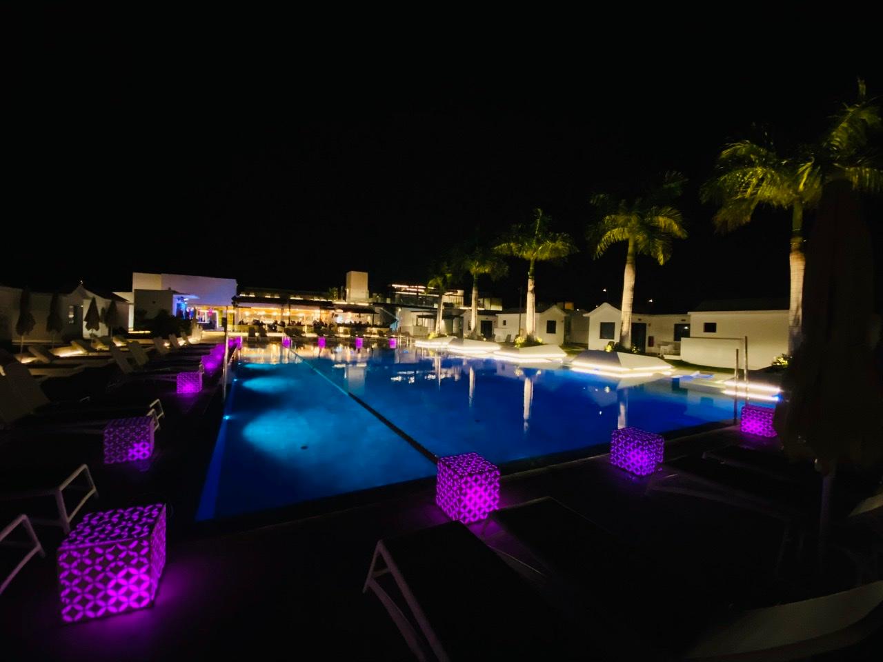 The swimming pool by night