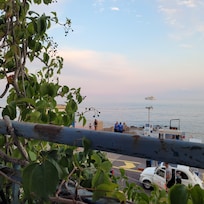 Beatiful seaview, with a road in betweende, still a nice place, with a lovely breakfast rooftop resturang