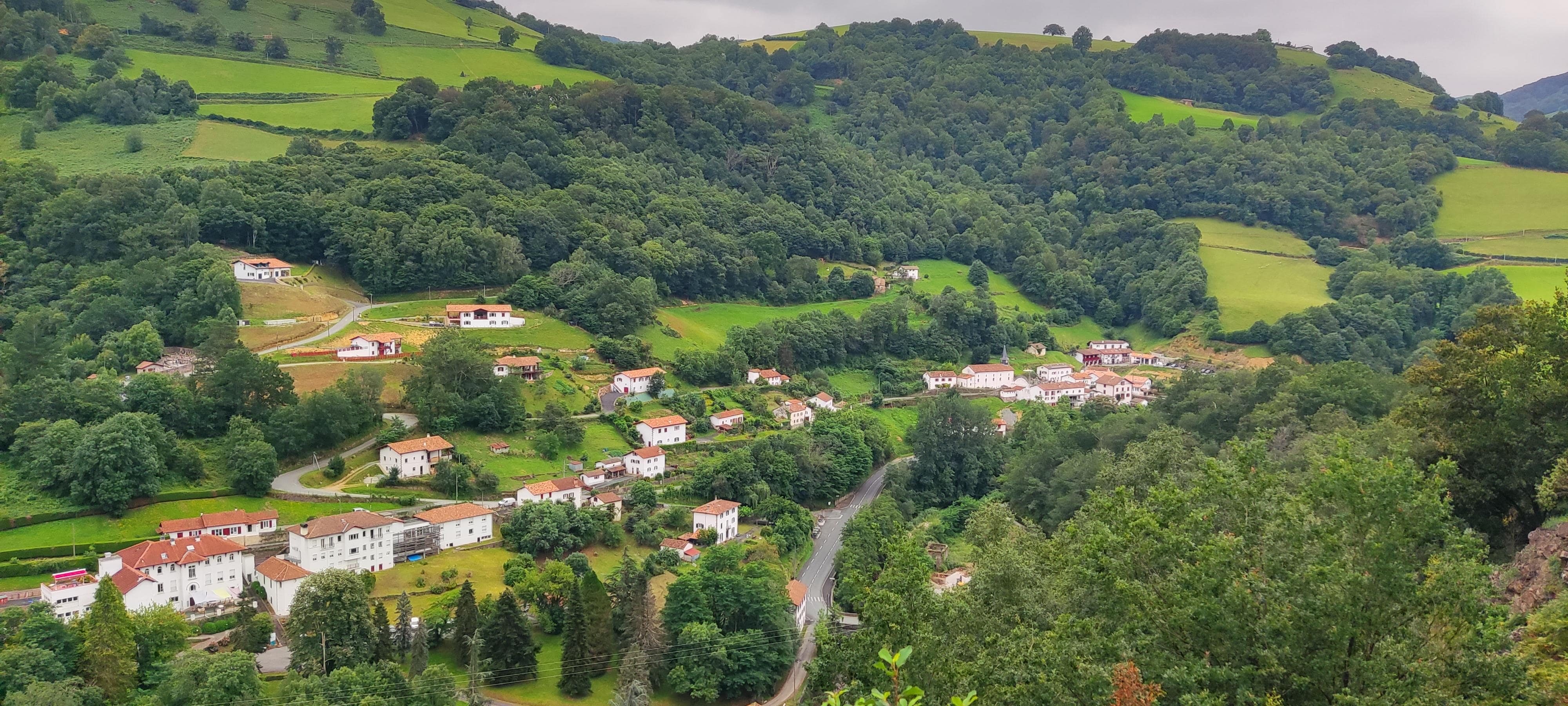 Vistas del pueblo de Banka, desde una ruta senderista que nos aconsejaron