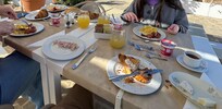 An excellent rooftop breakfast selection with friendly service. The morning view is breathtaking!