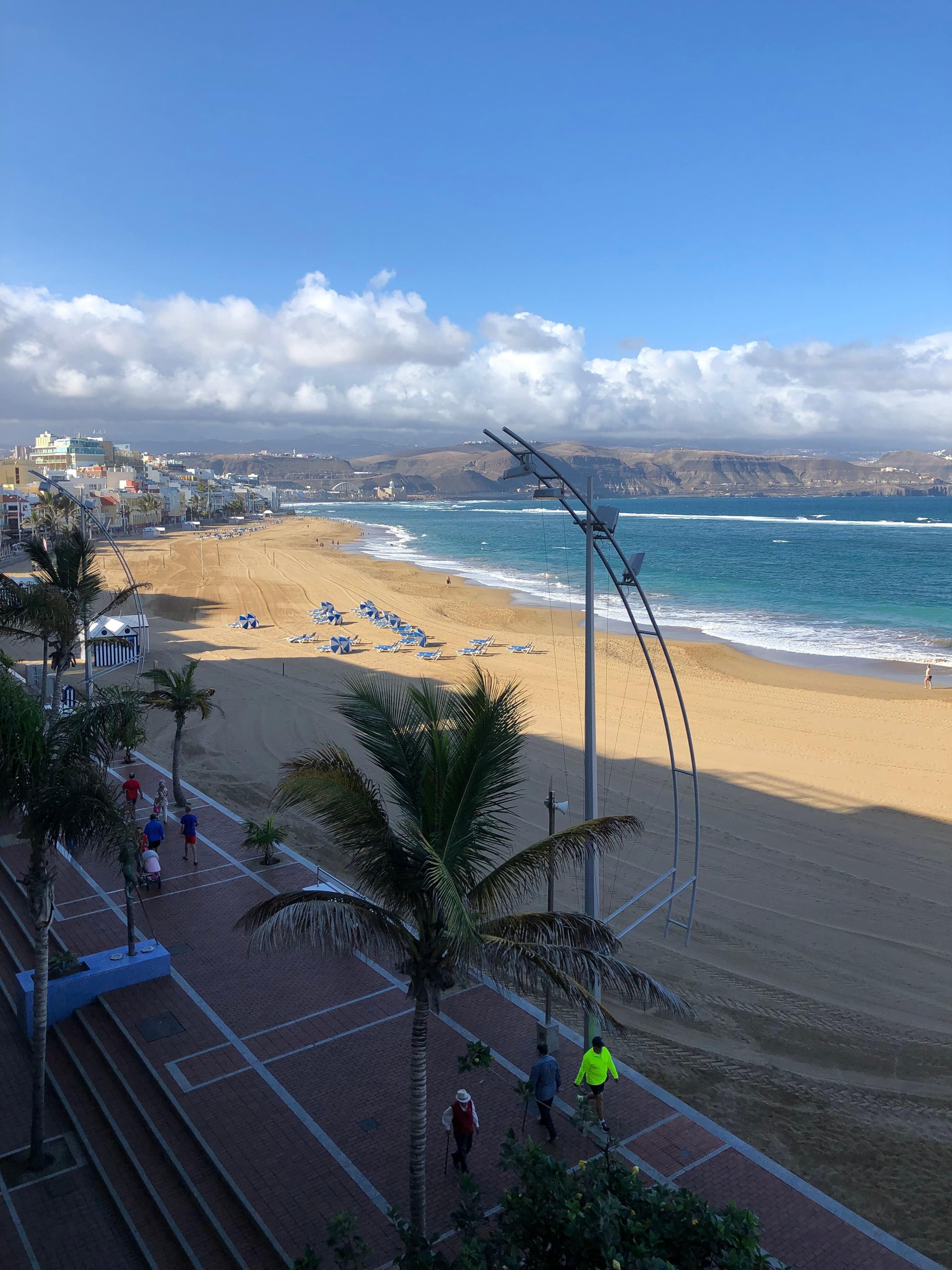 Utsikt fra balkongen over Canteras stranden