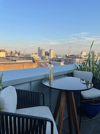 Rooftop lounge-bar