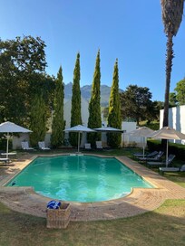 Piscina comum aos hóspedes