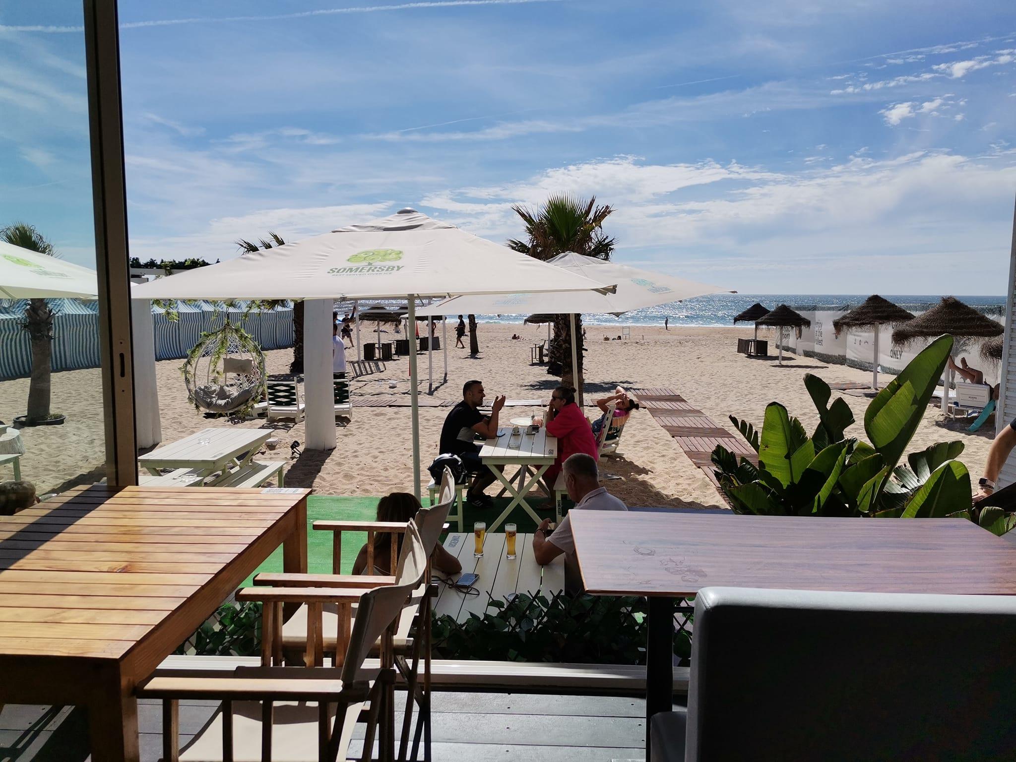 à 900m, le Greencoast Beach Bar pour le petit dej'