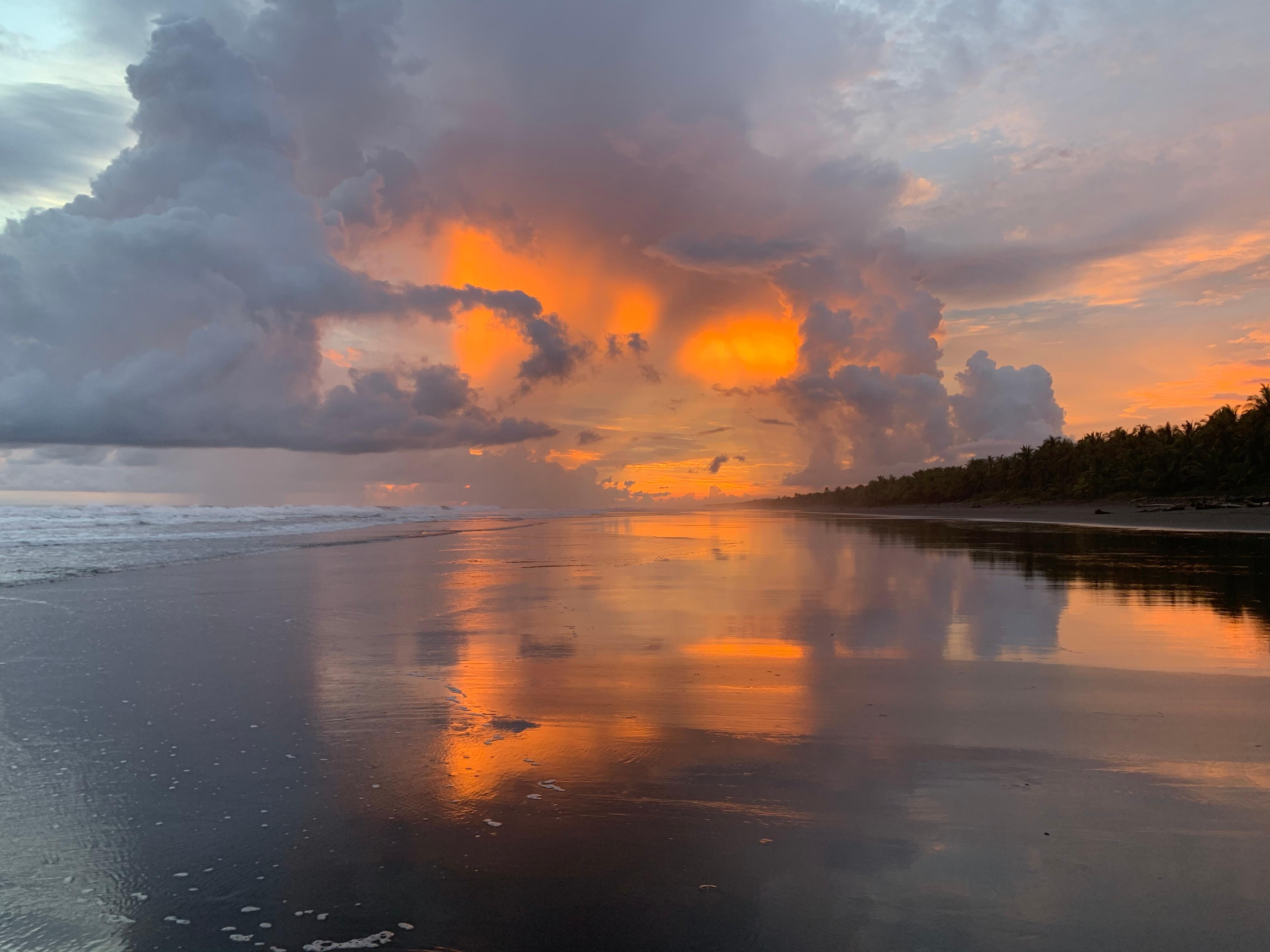 El atardecer en playa Palo Seco