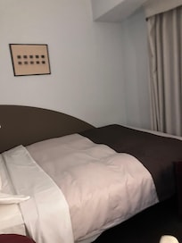 The single bed takes 80% space of the room , all the way to the window