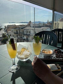 Complimentary cocktails
