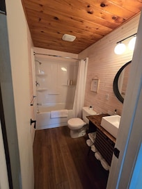 Bathroom in Birdie