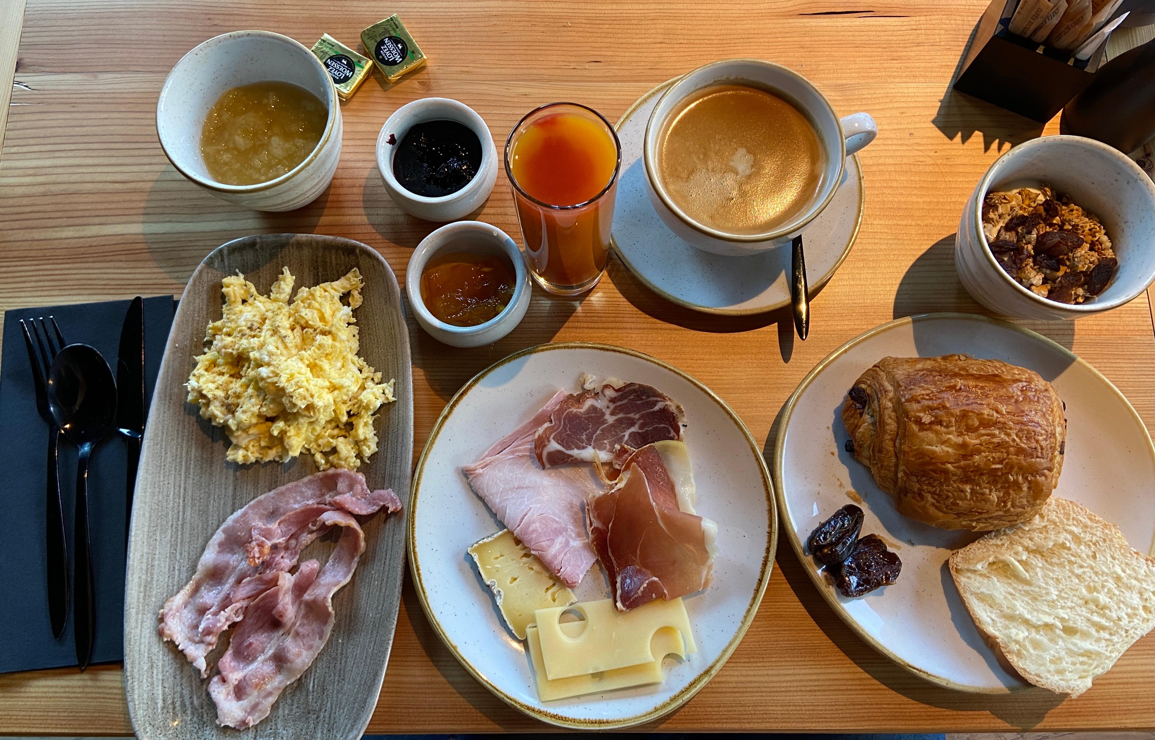 Petit déjeuner avec produits de qualité 