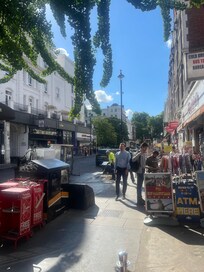 Hotellin viereinen katu