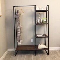 Closet/Clothing storage