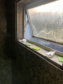 Embalagens de sabonete usados no banheiro