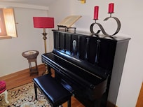 Heureux d'avoir trouvé un piano sur place !!! Des admiratrices en plus !!! 🎵🎶🎹