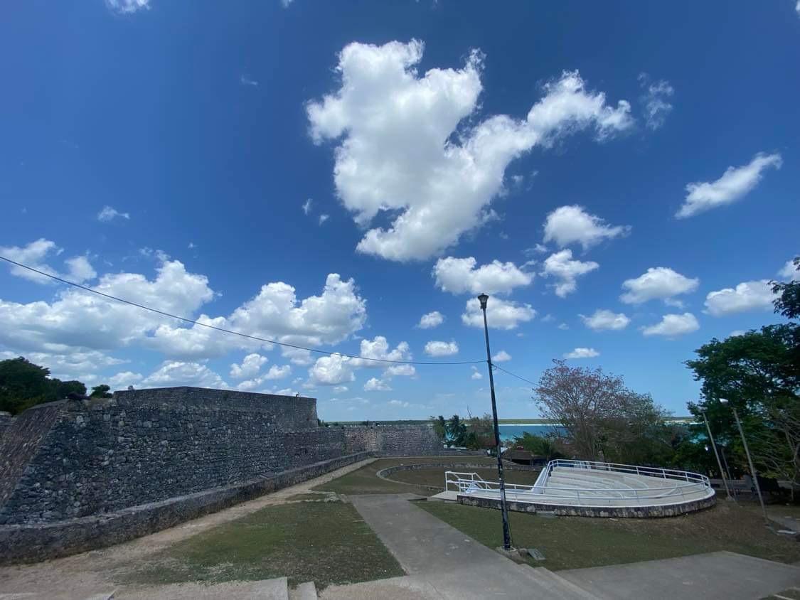 El Fuerte cerca de la laguna enfrente 