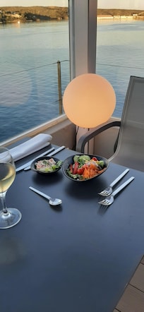 Restaurant mit Meerblick in zwei Richtungen