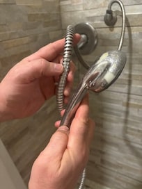 pommeau de douche insalubre