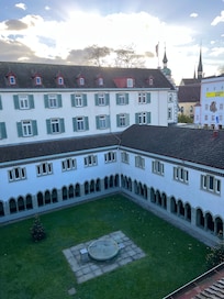 Zimmerausblick zum schönen Innenhof