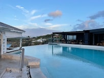 Pool/Restaurant