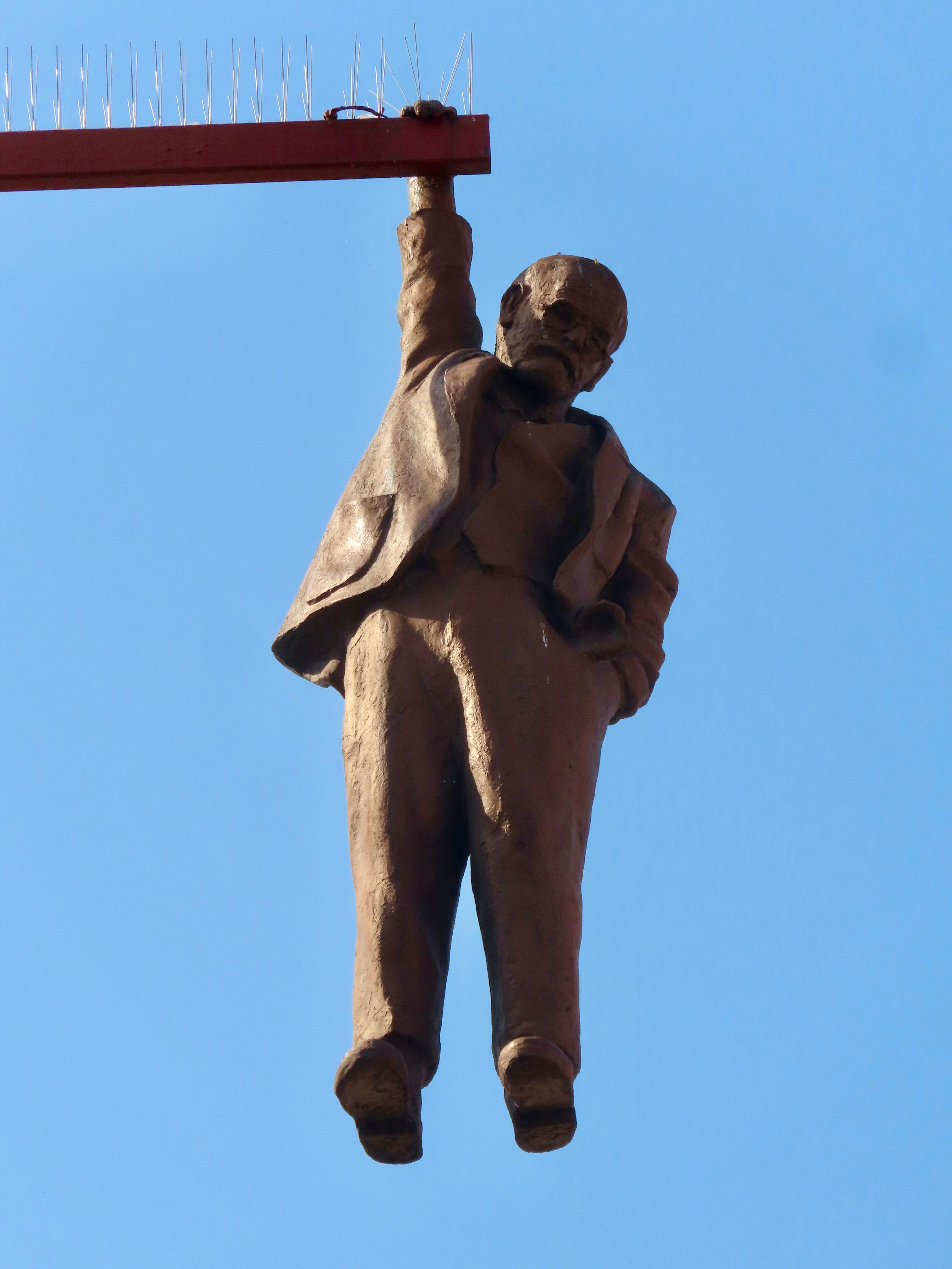 Man Hanging Out - David Černý's Statue of Sigmund Freud Praha