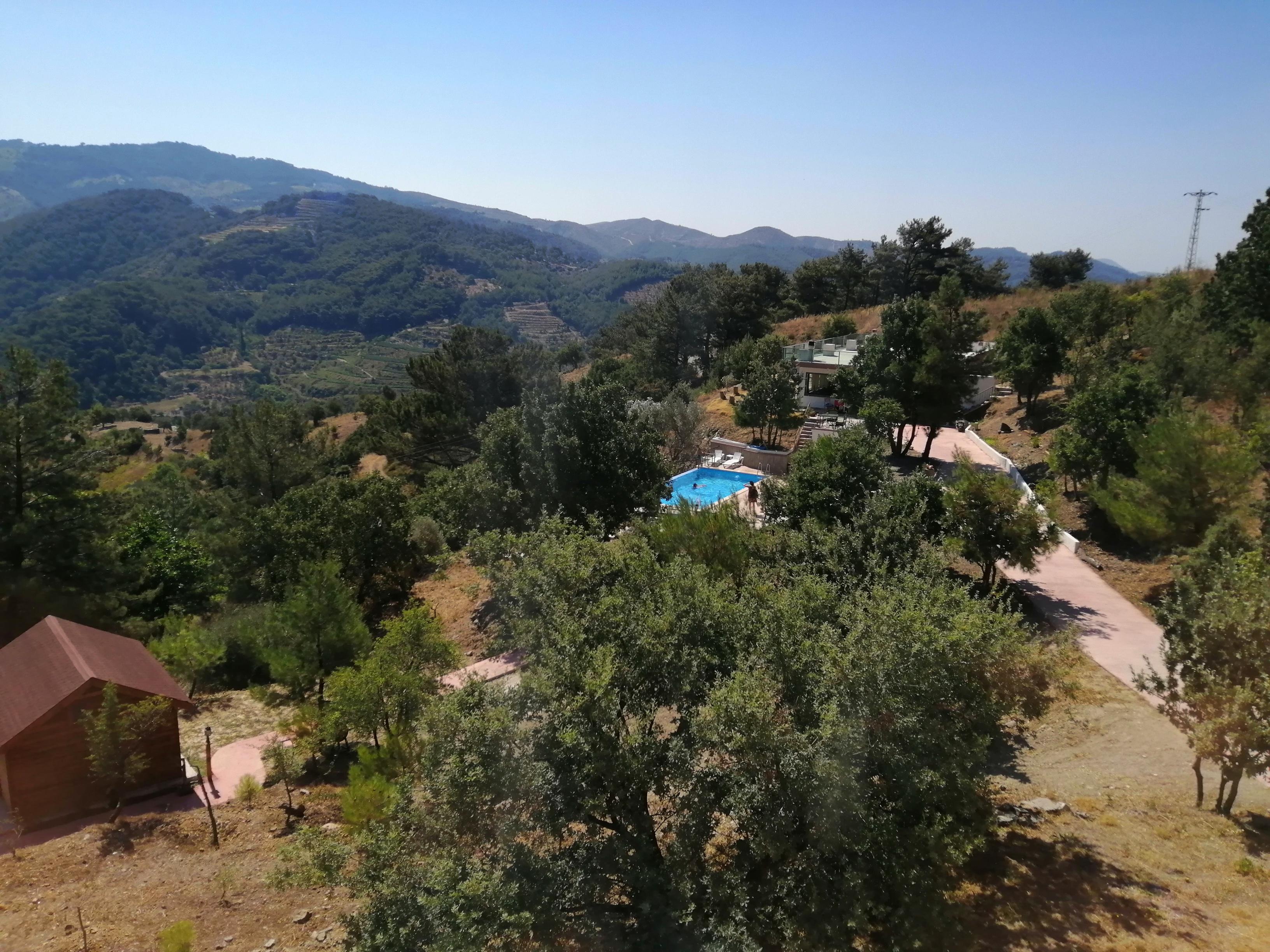 View of the hotel complex with the swimming pool.