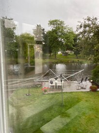 Utsikt från rummet en regnig dag.