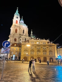Vue de la chambre sur la place ….