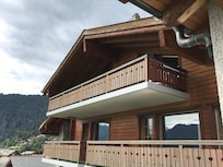 Ansicht der Balkone Richtung Berg Seite