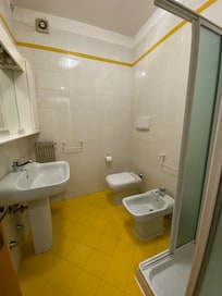 shower壞了,沒水。