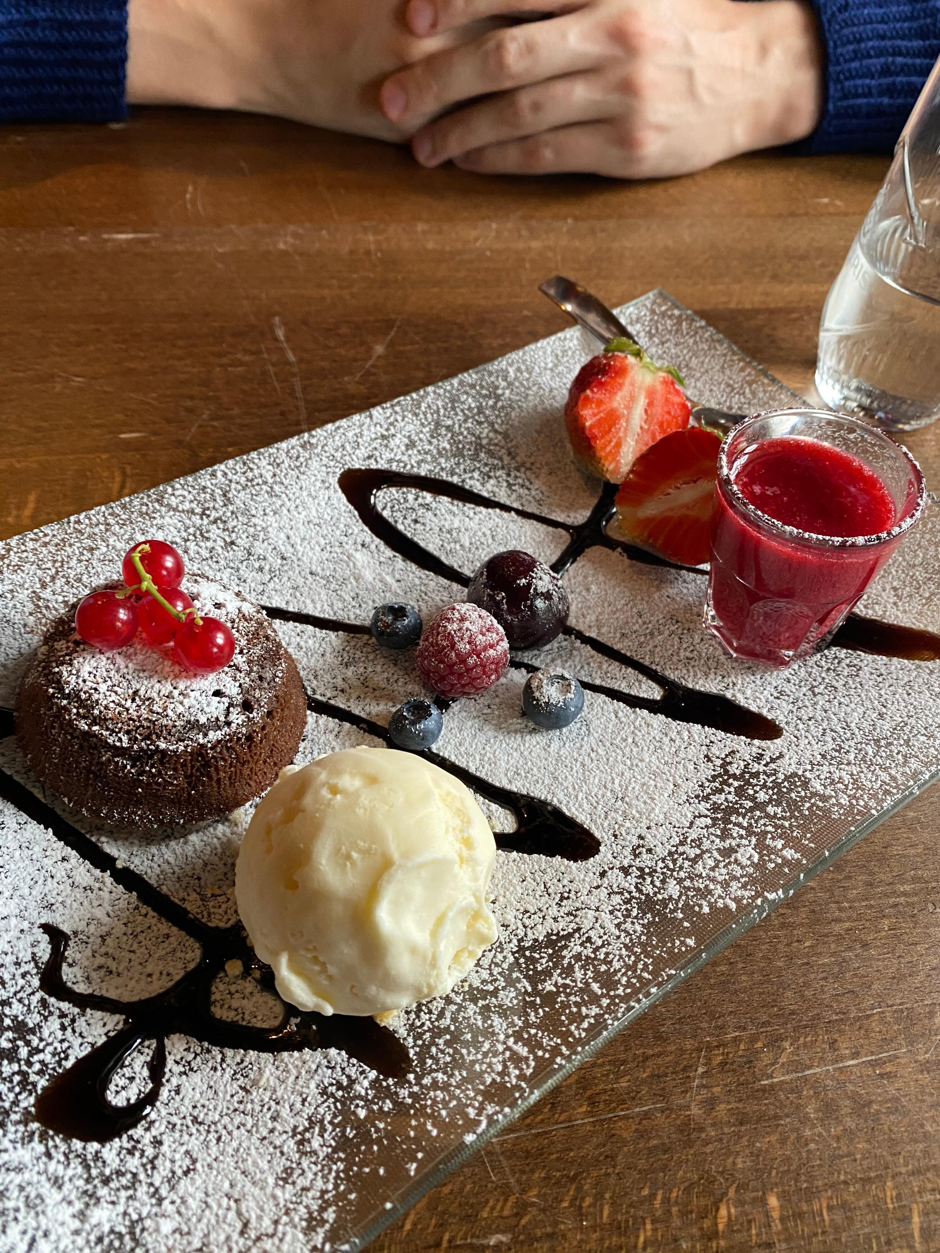 Dessert på restauranten på brygga 