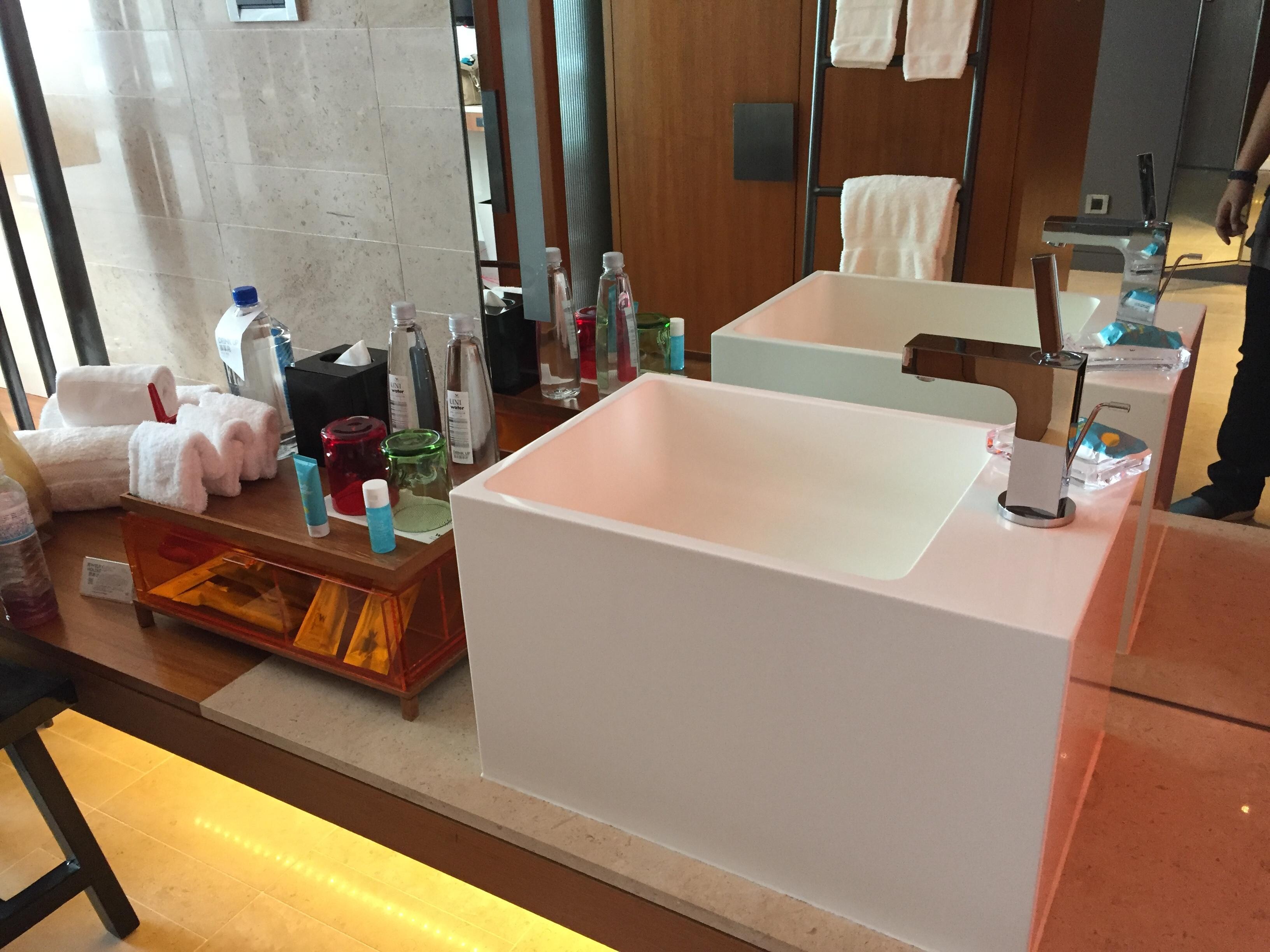 W hotel check in counter
