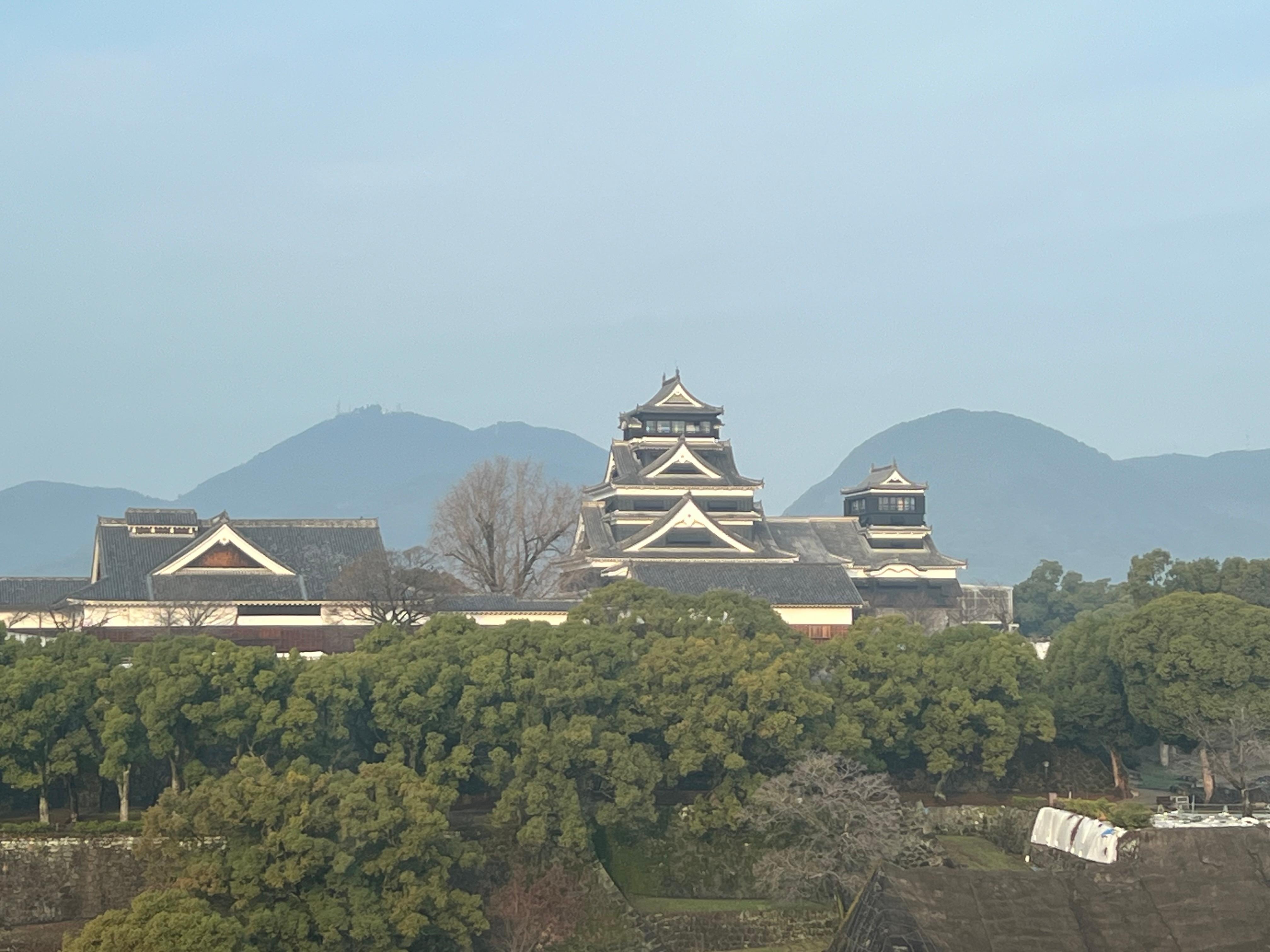 上午特定時間可上頂樓眺望熊本城，房間也可以選擇景觀房