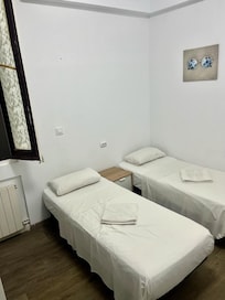 Small beds abused towels, rooms have no windows, no air conditioning. Horrible smell of Indian spices, dirty