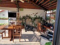 Meeting room. This is actually same as a relax room. I could meet many tourists from different countries.