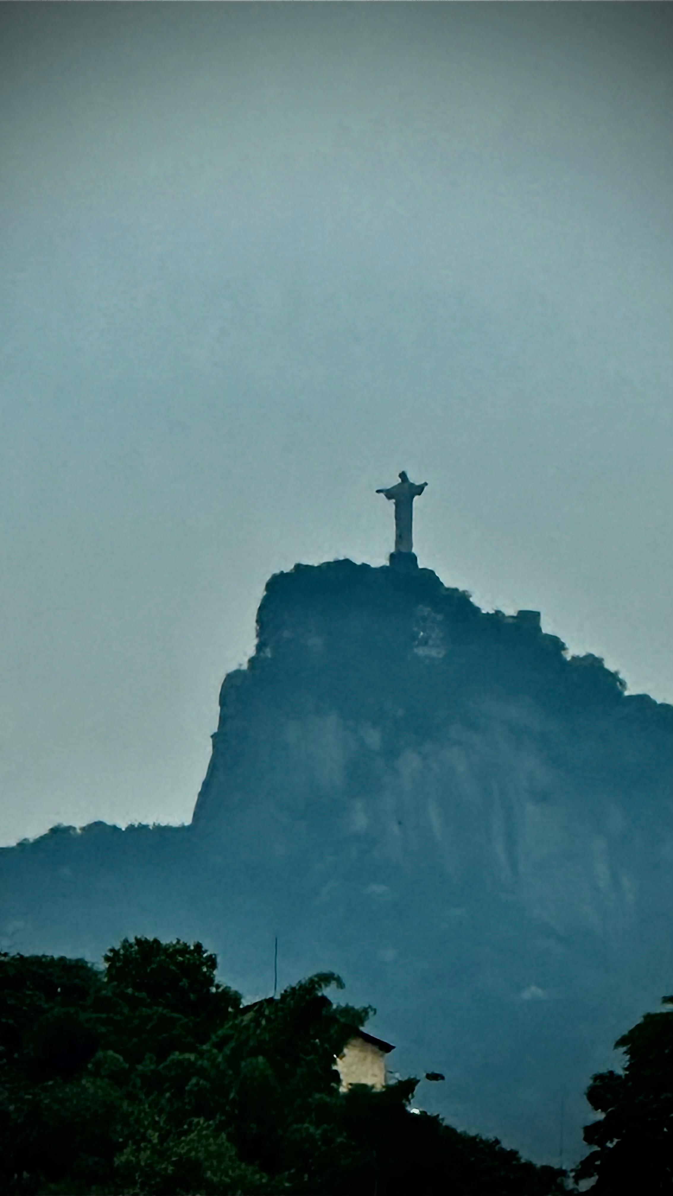 Embora distante, é possível avistar o Cristo da janela do quarto 1126.