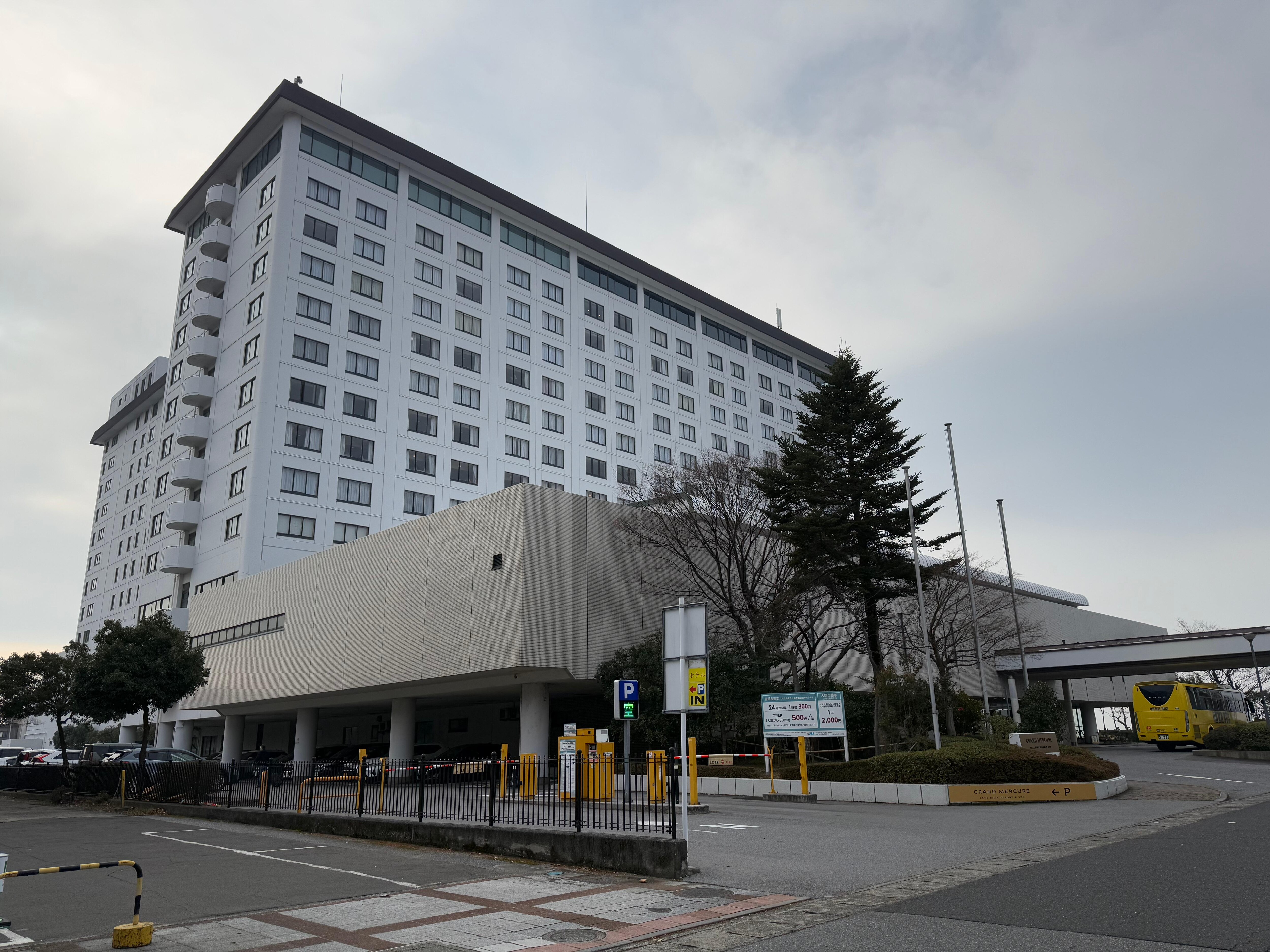 長浜駅から豊公園を抜けて徒歩10分と少しでした