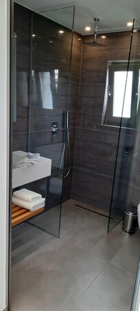 Salle d'eau avec rainshower
